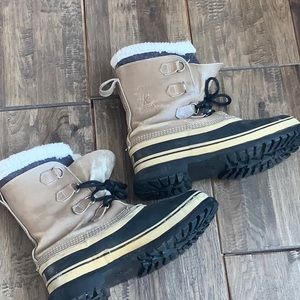 Caribou Sorel snow boots. Size mens 10.